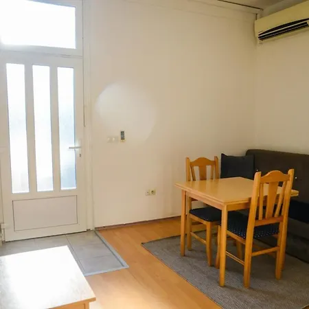 Melisa 3 Apartment