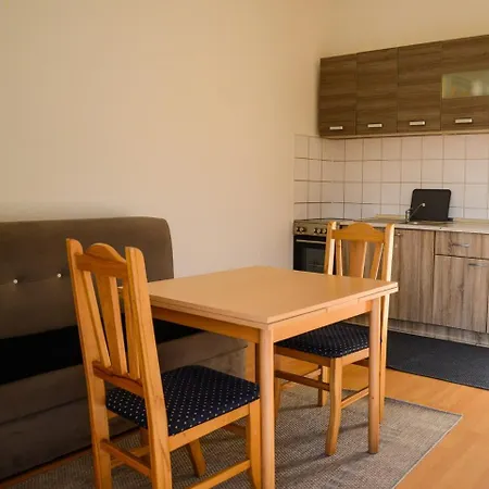 Apartment Melisa 3 *